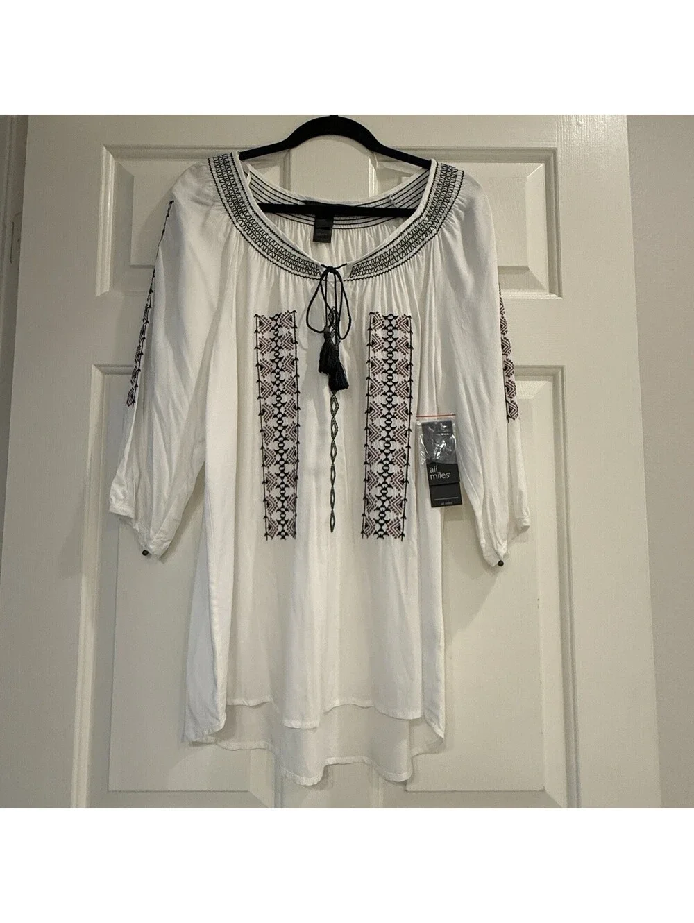 Ali Miles Embroidered Tunic Top Geo Tribal Boho Tassel Tie Neck M Medium NWT